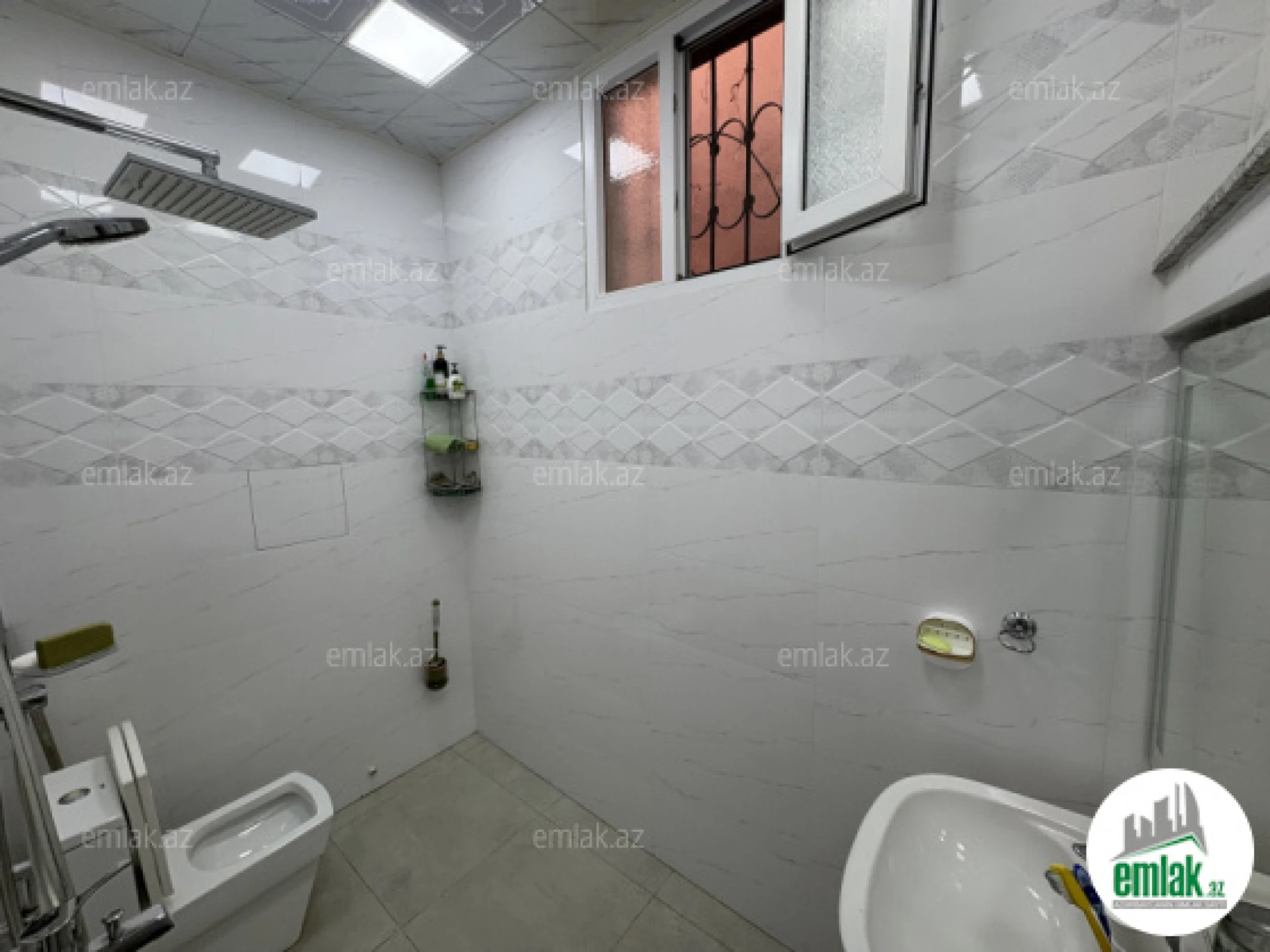Satılır 5 otaqlı həyət evi 200 m²