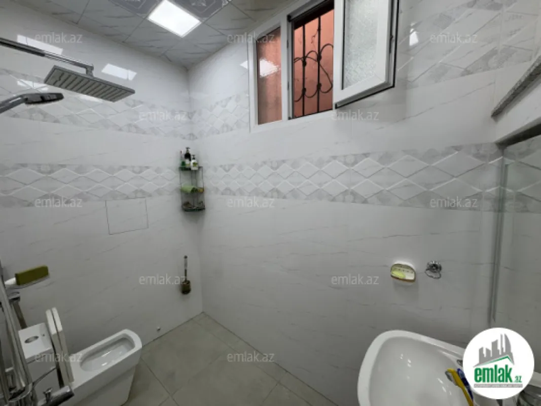 Satılır 5 otaqlı həyət evi 200 m²