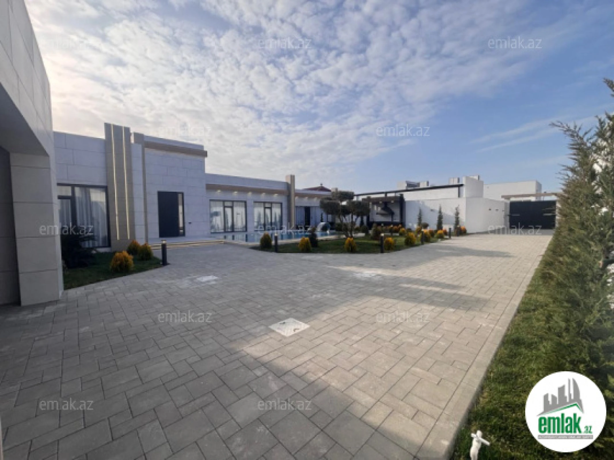 Satılır 5 otaqlı həyət evi 250 m²