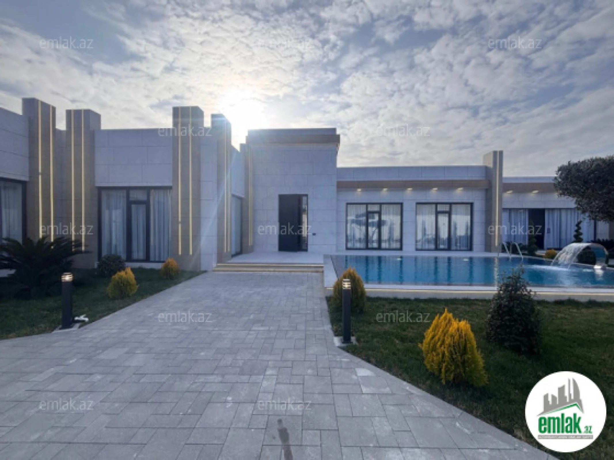 Satılır 5 otaqlı həyət evi 250 m²