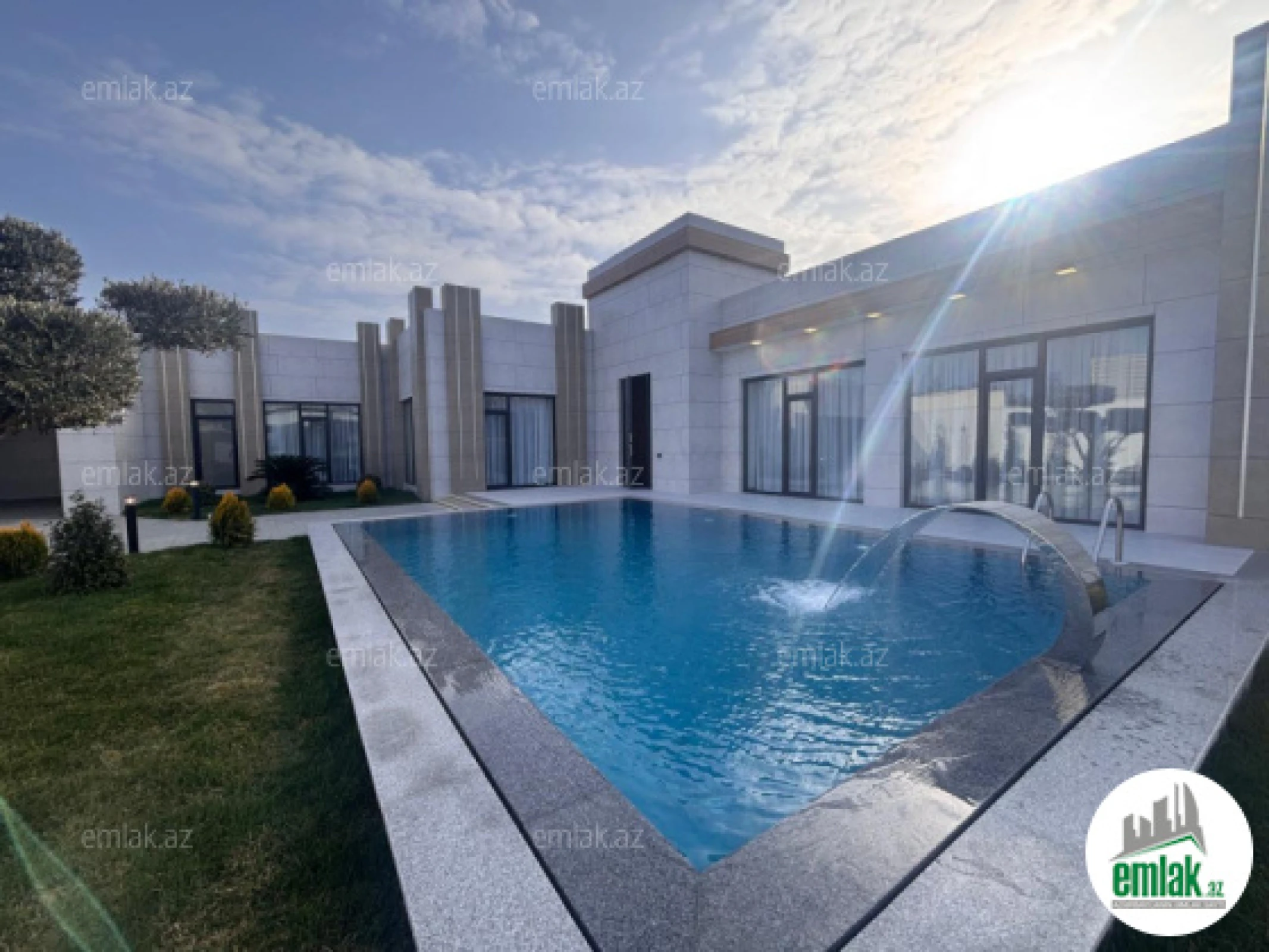 Satılır 5 otaqlı həyət evi 250 m²