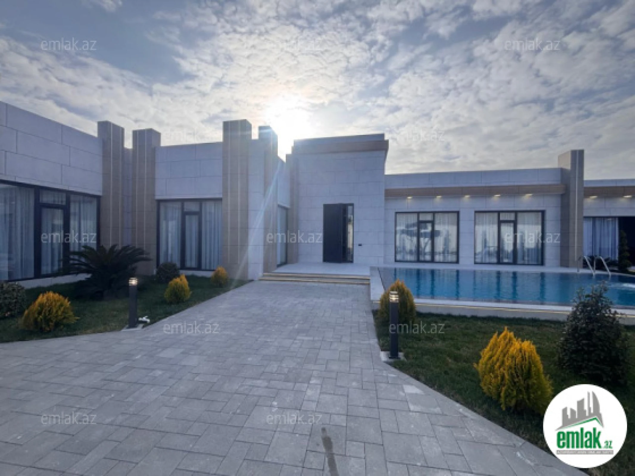 Satılır 5 otaqlı həyət evi 250 m²