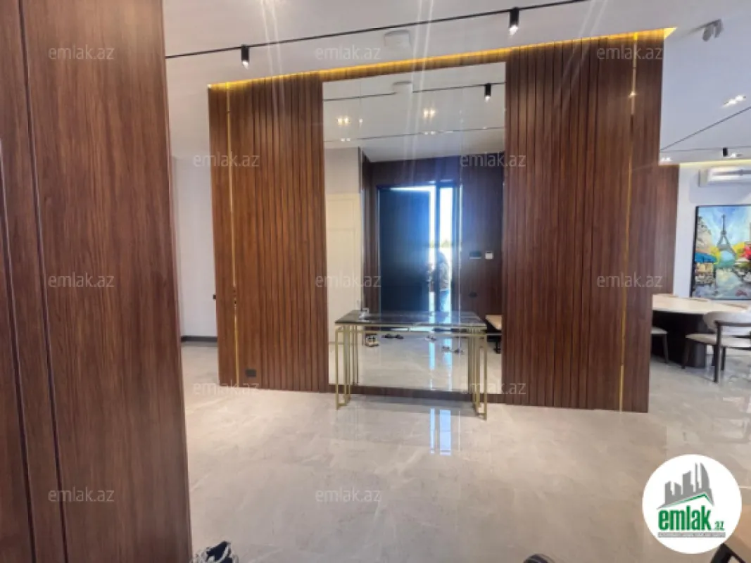 Satılır 5 otaqlı həyət evi 250 m²