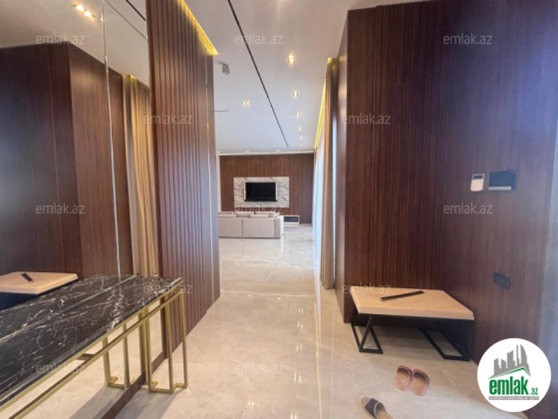 Satılır 5 otaqlı həyət evi 250 m²