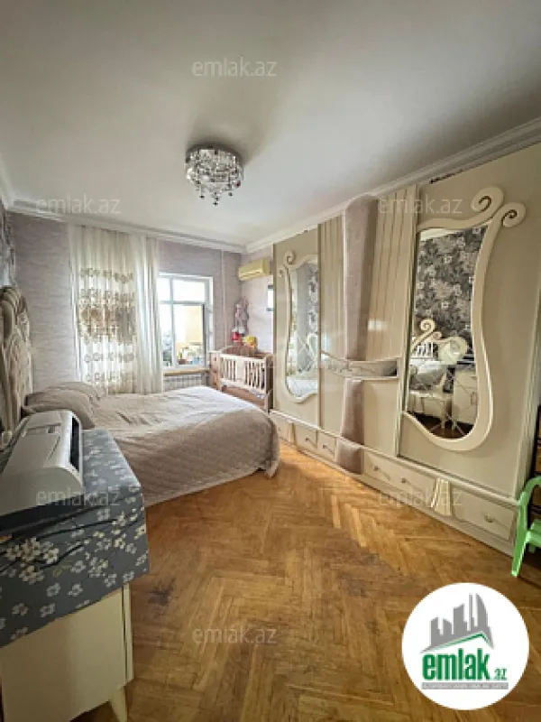 Satılır 3 otaqlı köhnə tikili 90 m²