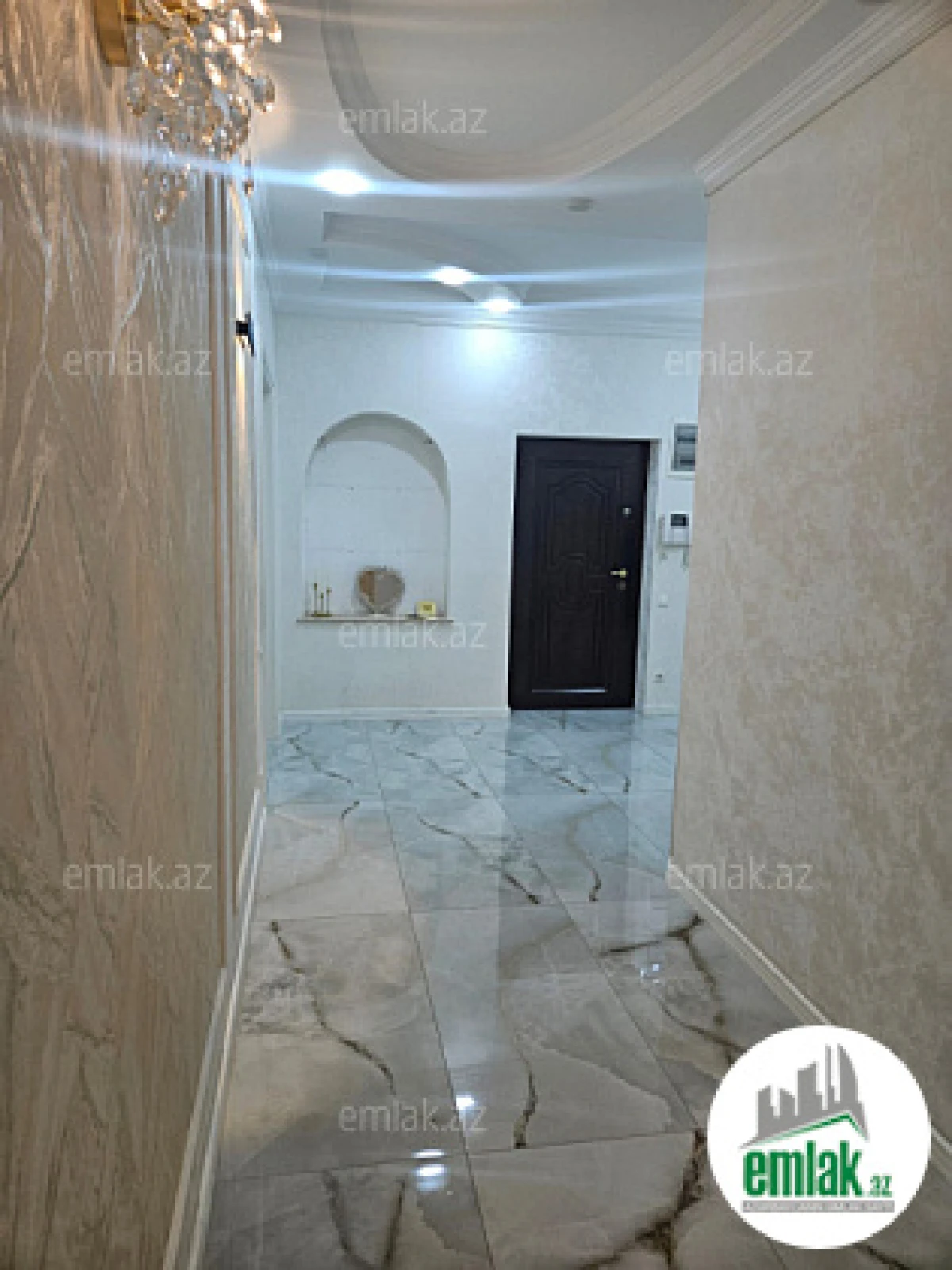 Satılır 3 otaqlı yeni tikili 130 m²