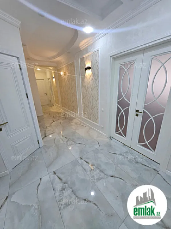 Satılır 3 otaqlı yeni tikili 130 m²