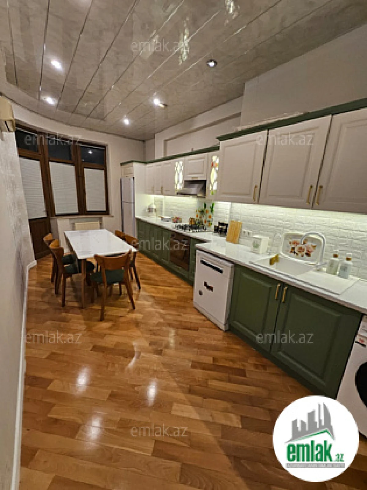 Satılır 3 otaqlı yeni tikili 130 m²