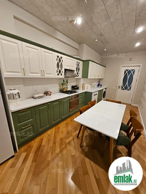 Satılır 3 otaqlı yeni tikili 130 m²