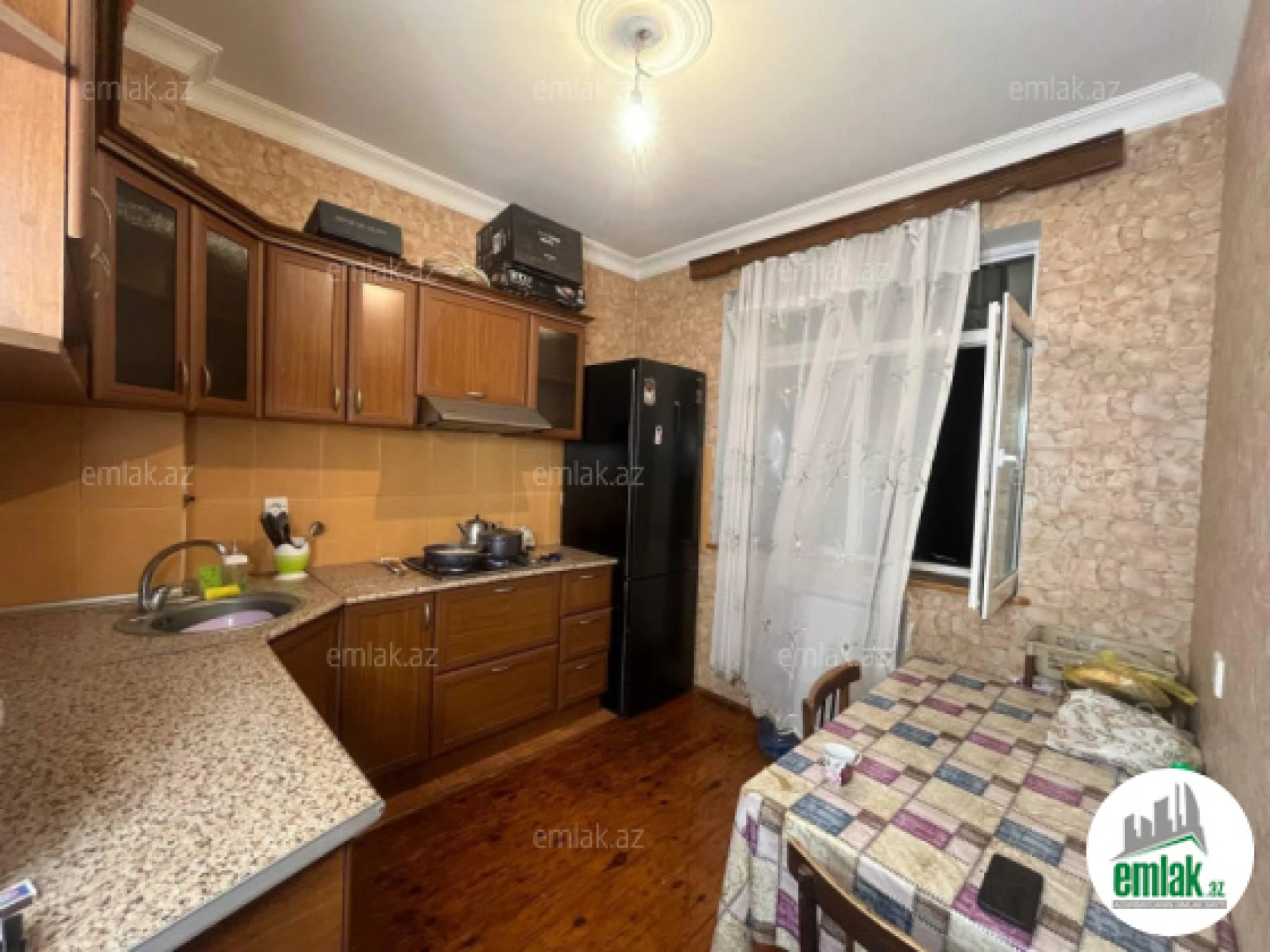 Satılır 2 otaqlı köhnə tikili 73 m²