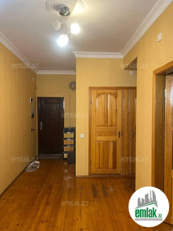 Satılır 2 otaqlı köhnə tikili 73 m²