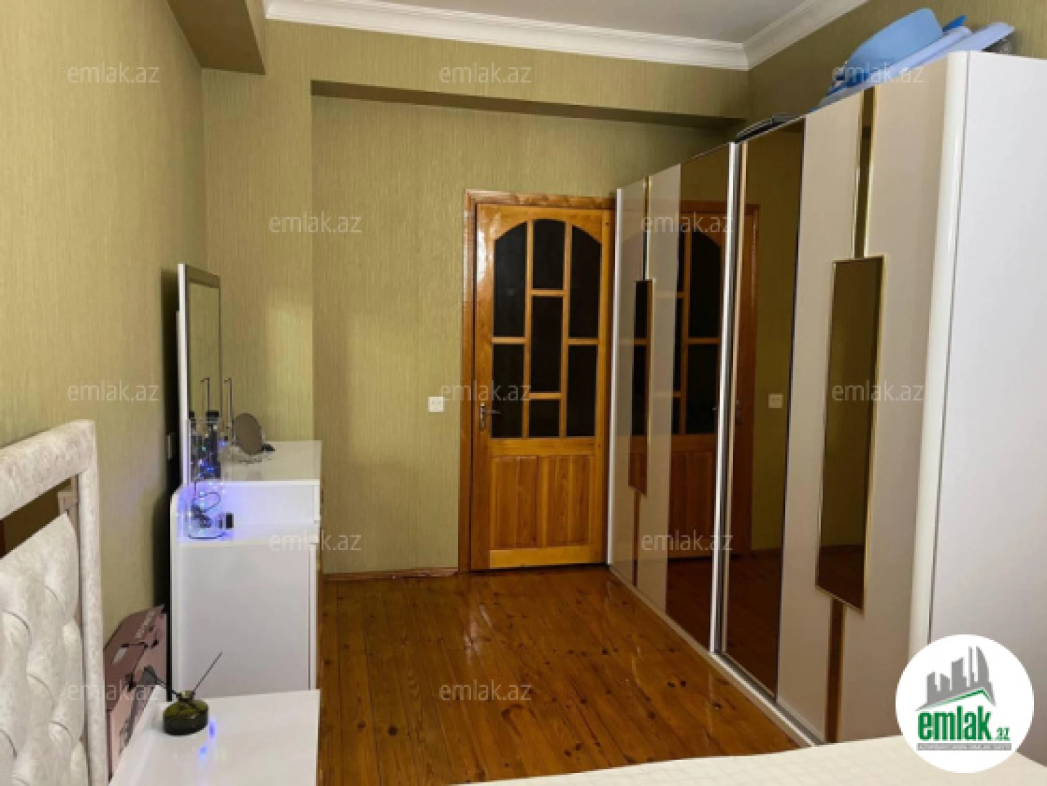 Satılır 2 otaqlı köhnə tikili 73 m²