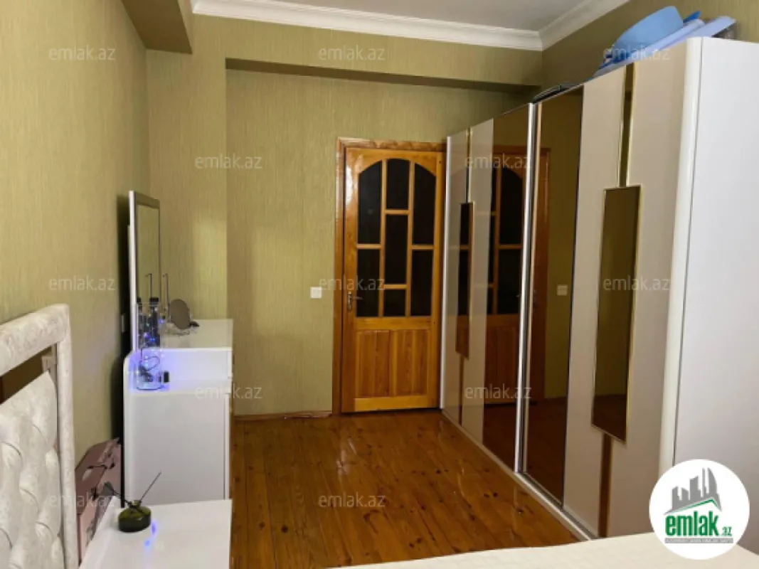 Satılır 2 otaqlı köhnə tikili 73 m²