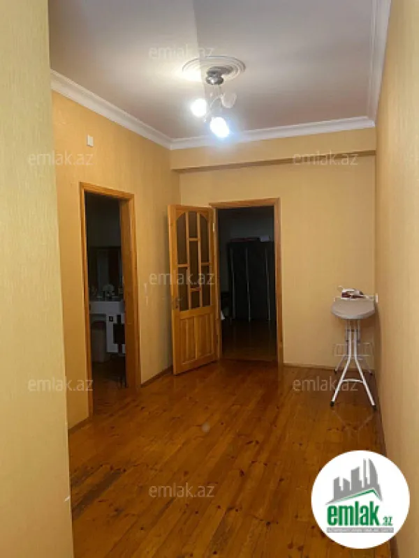Satılır 2 otaqlı köhnə tikili 73 m²