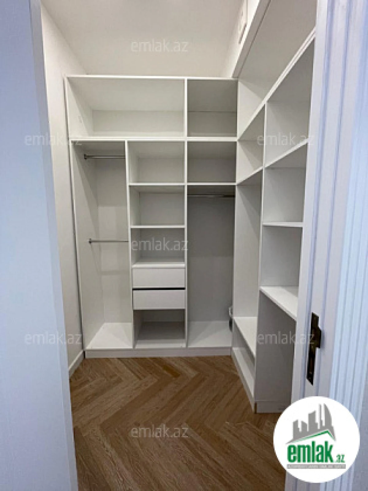 Satılır 3 otaqlı yeni tikili 83.7 m²