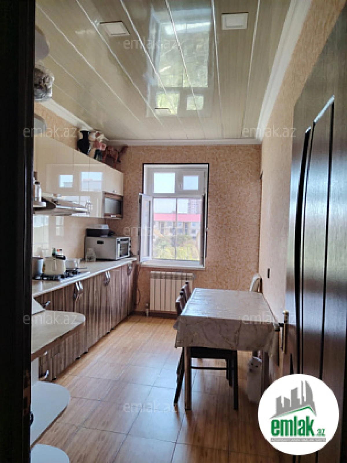 Satılır 3 otaqlı köhnə tikili 70 m²