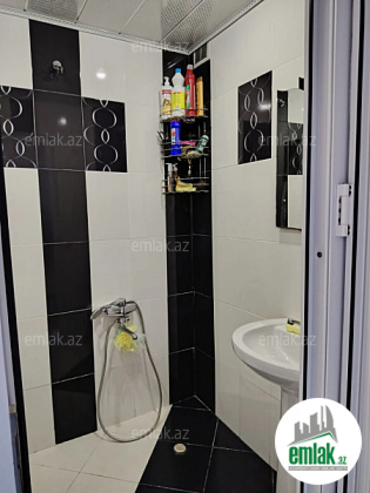 Satılır 3 otaqlı köhnə tikili 70 m²