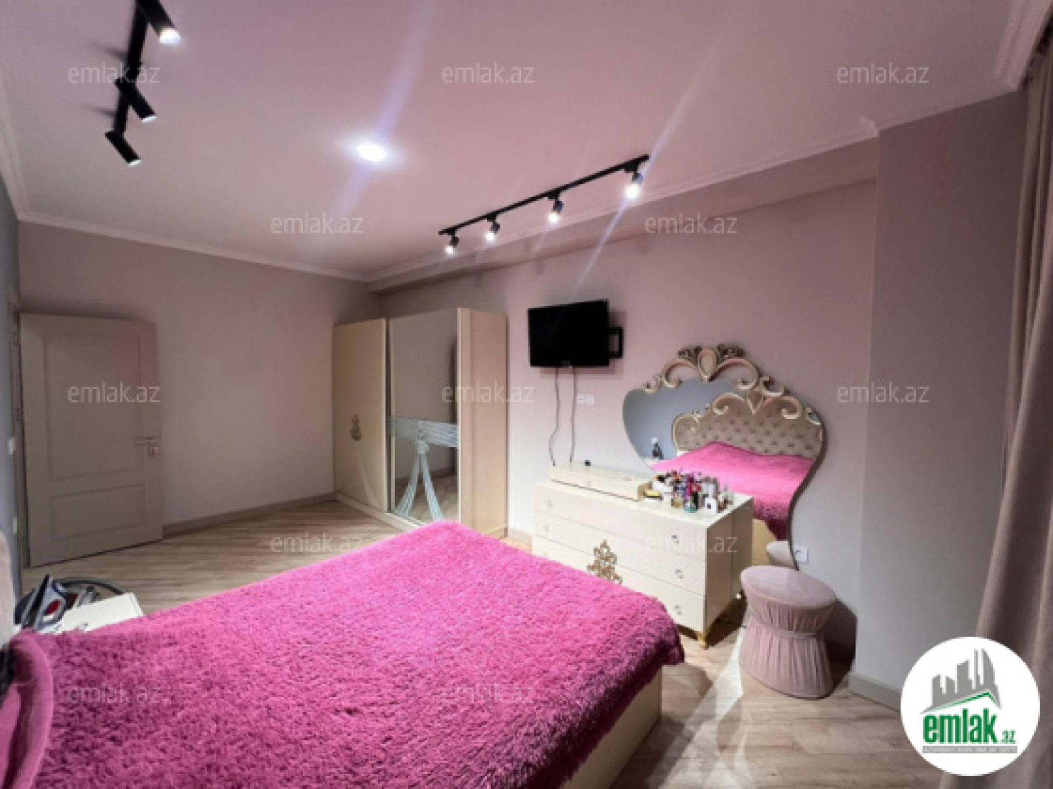 Satılır 2 otaqlı yeni tikili 87 m²