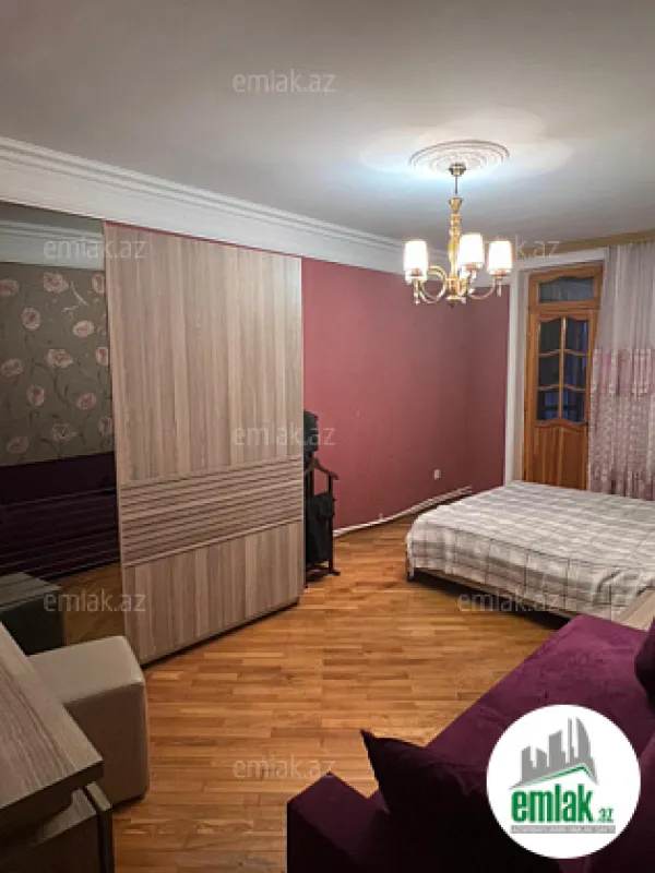 Satılır 3 otaqlı köhnə tikili 80 m²