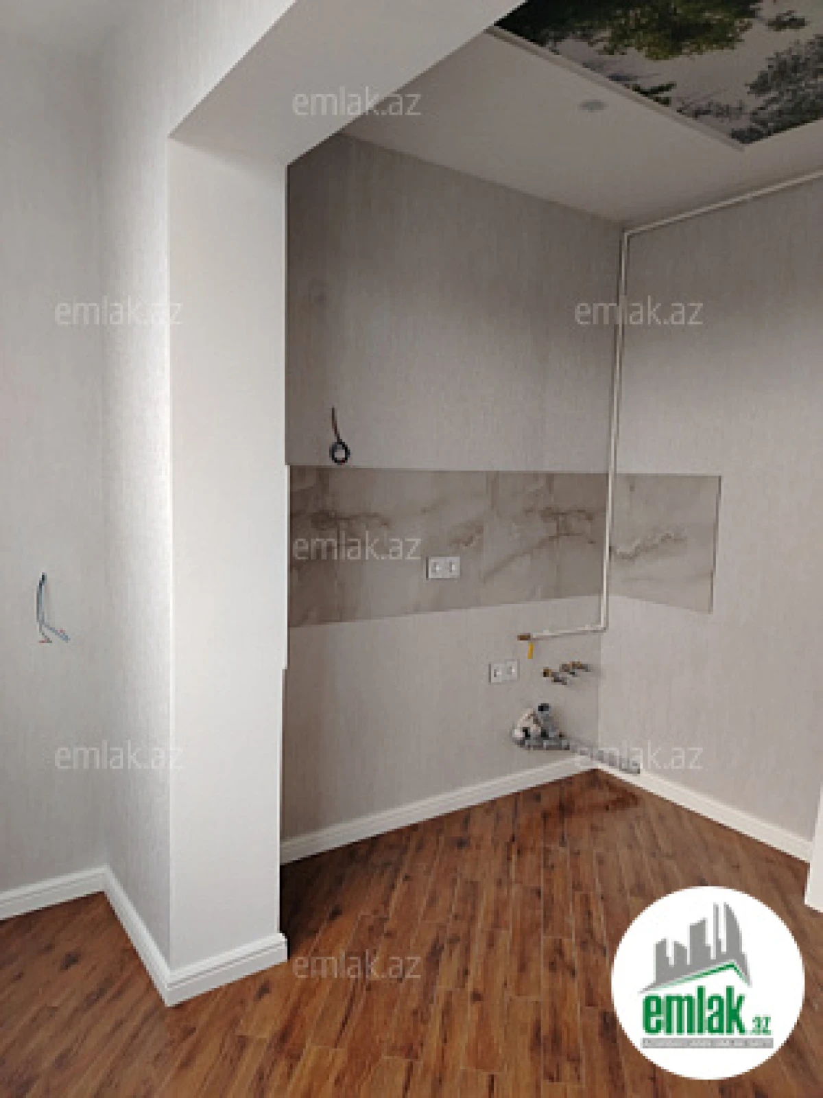 Satılır 2 otaqlı köhnə tikili 60 m²
