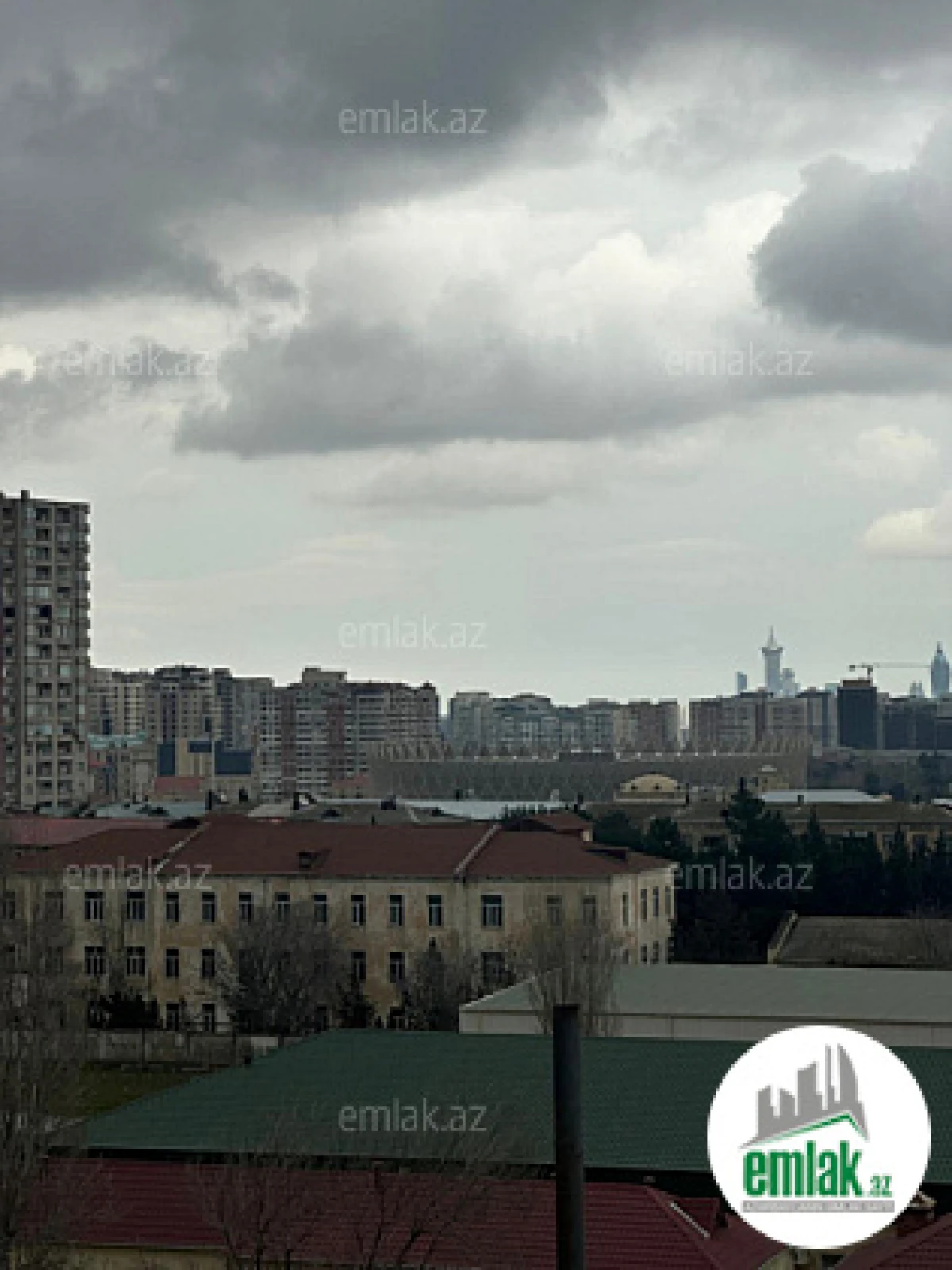 Satılır 3 otaqlı köhnə tikili 98 m²