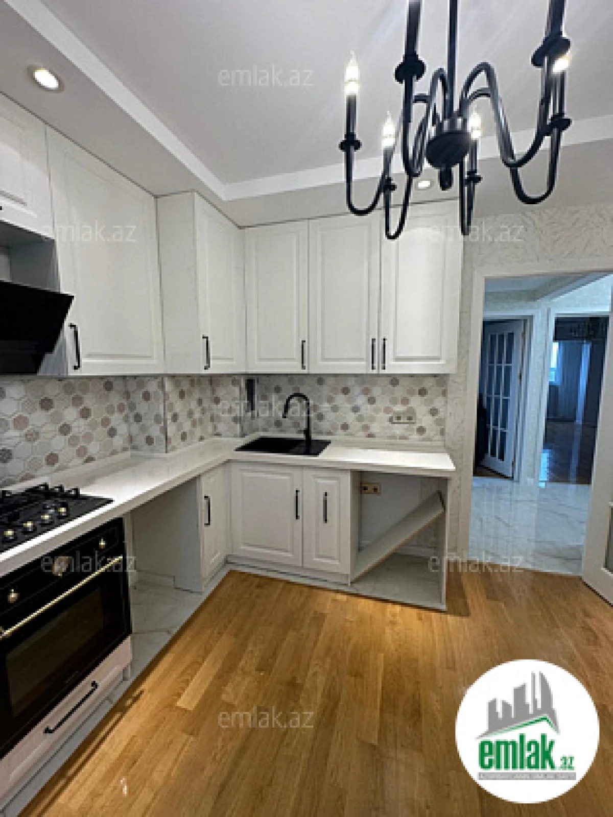 Satılır 3 otaqlı köhnə tikili 98 m²