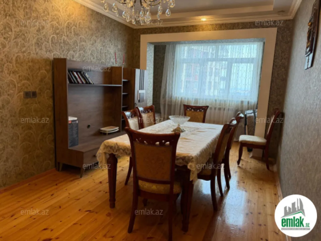 Satılır 4 otaqlı köhnə tikili 110 m²