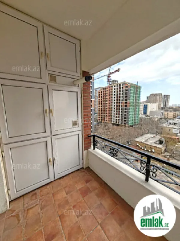 Satılır 4 otaqlı yeni tikili 220 m²