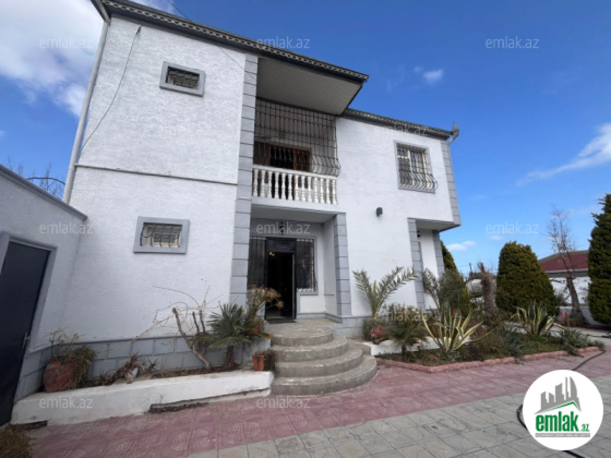 Satılır 5 otaqlı mənzil 250 m²