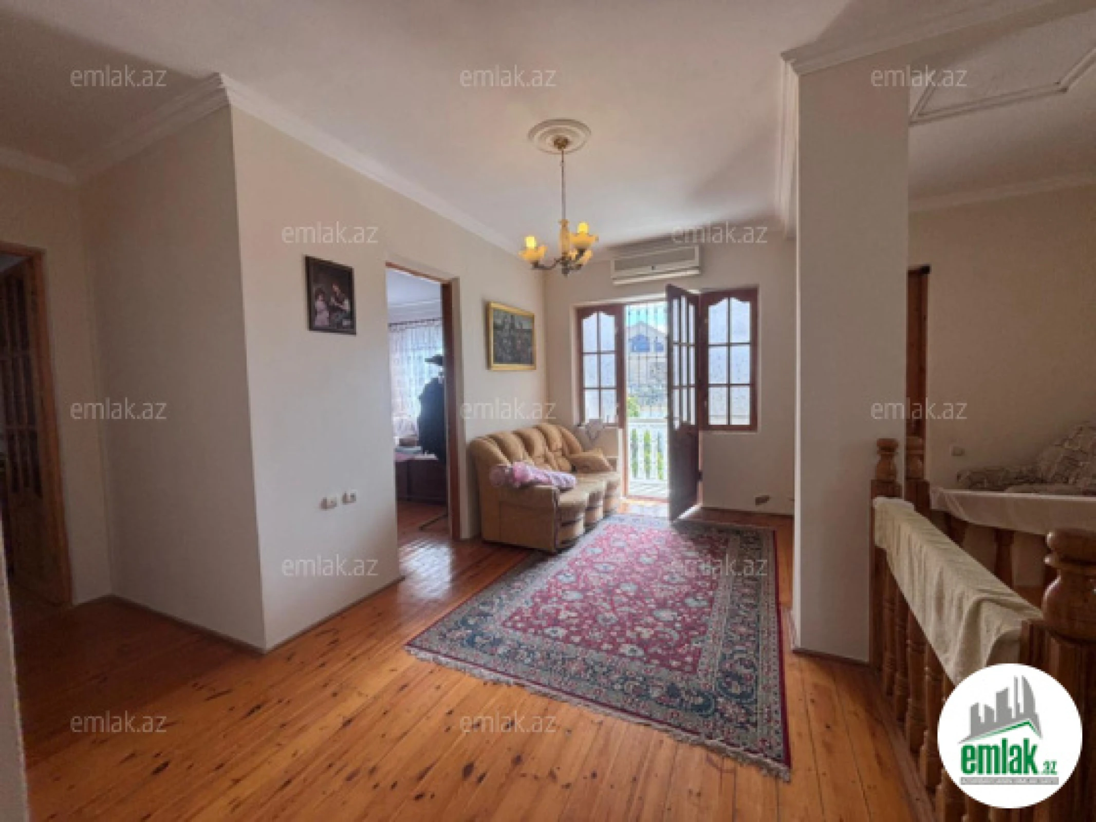 Satılır 5 otaqlı mənzil 250 m²