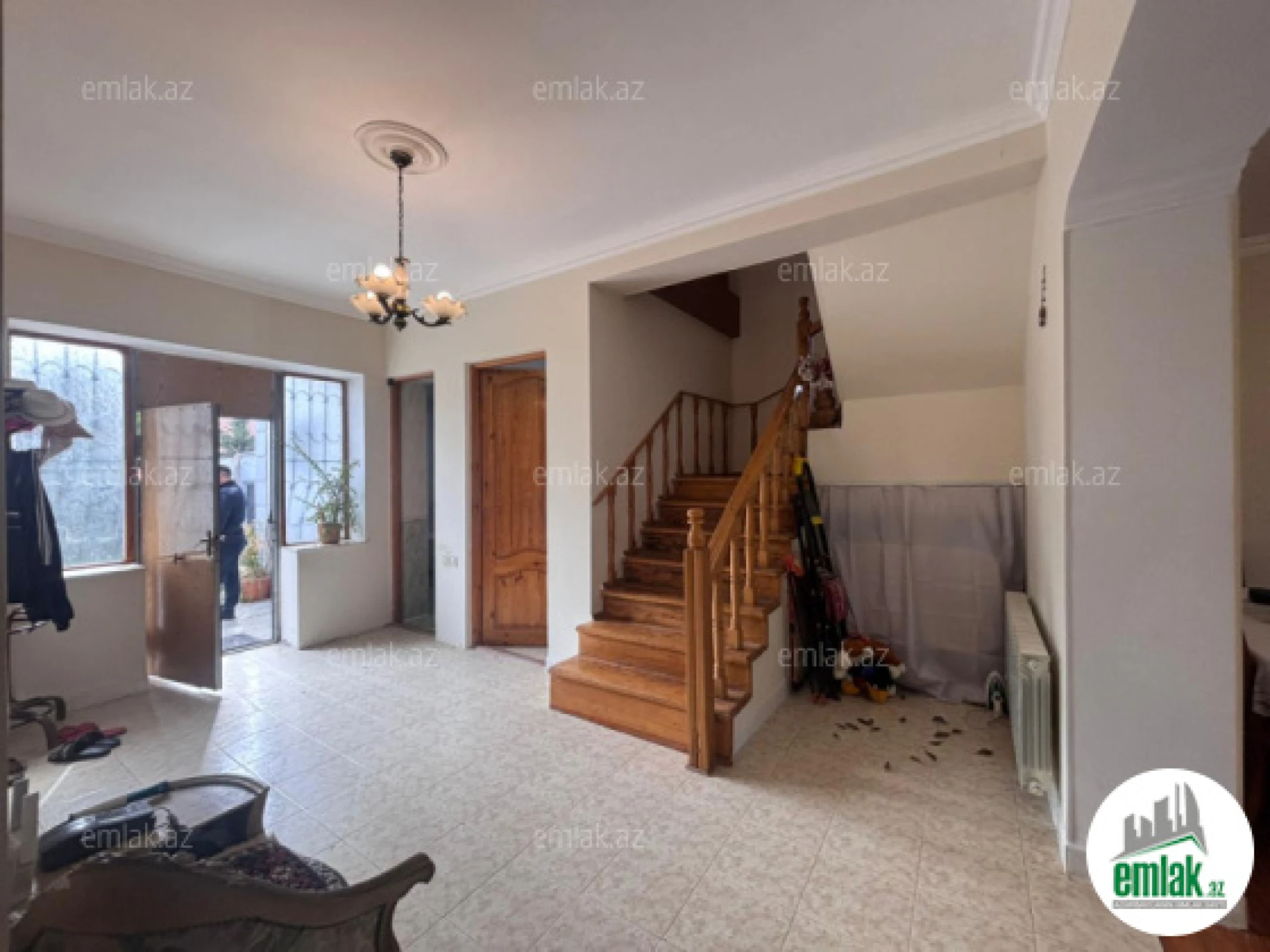 Satılır 5 otaqlı mənzil 250 m²