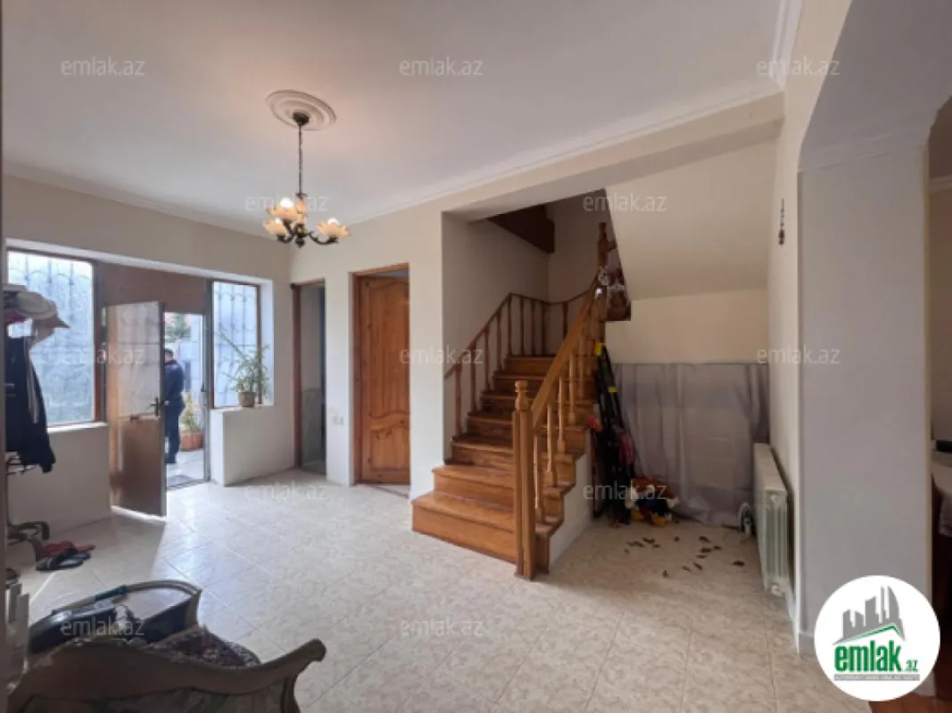 Satılır 5 otaqlı mənzil 250 m²