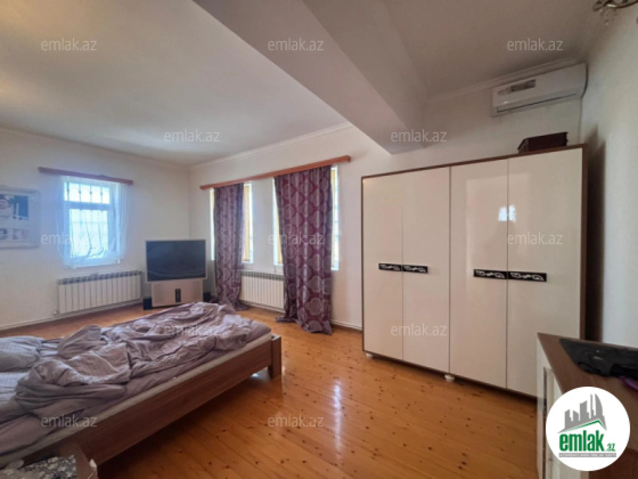 Satılır 5 otaqlı mənzil 250 m²