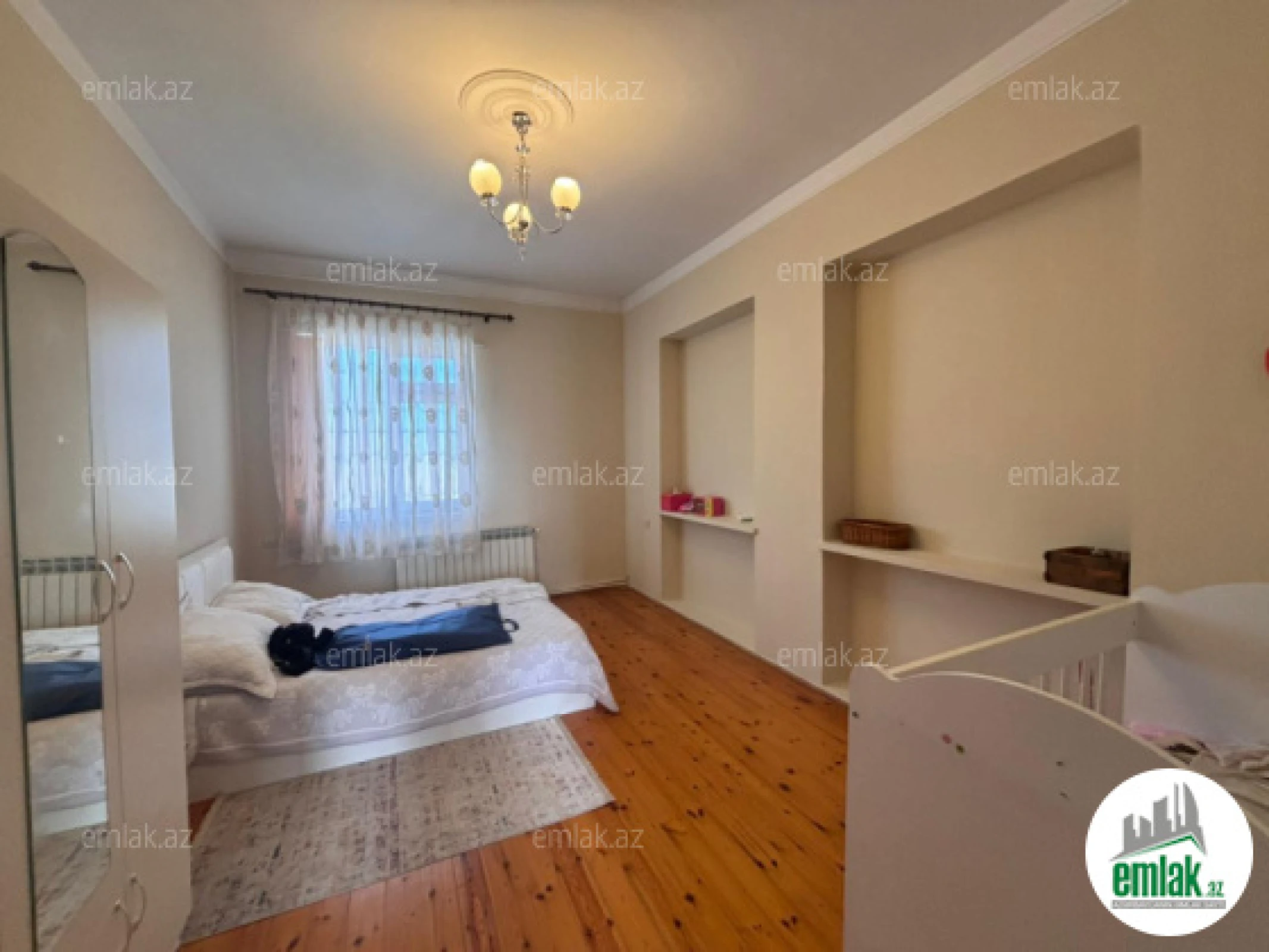 Satılır 5 otaqlı mənzil 250 m²