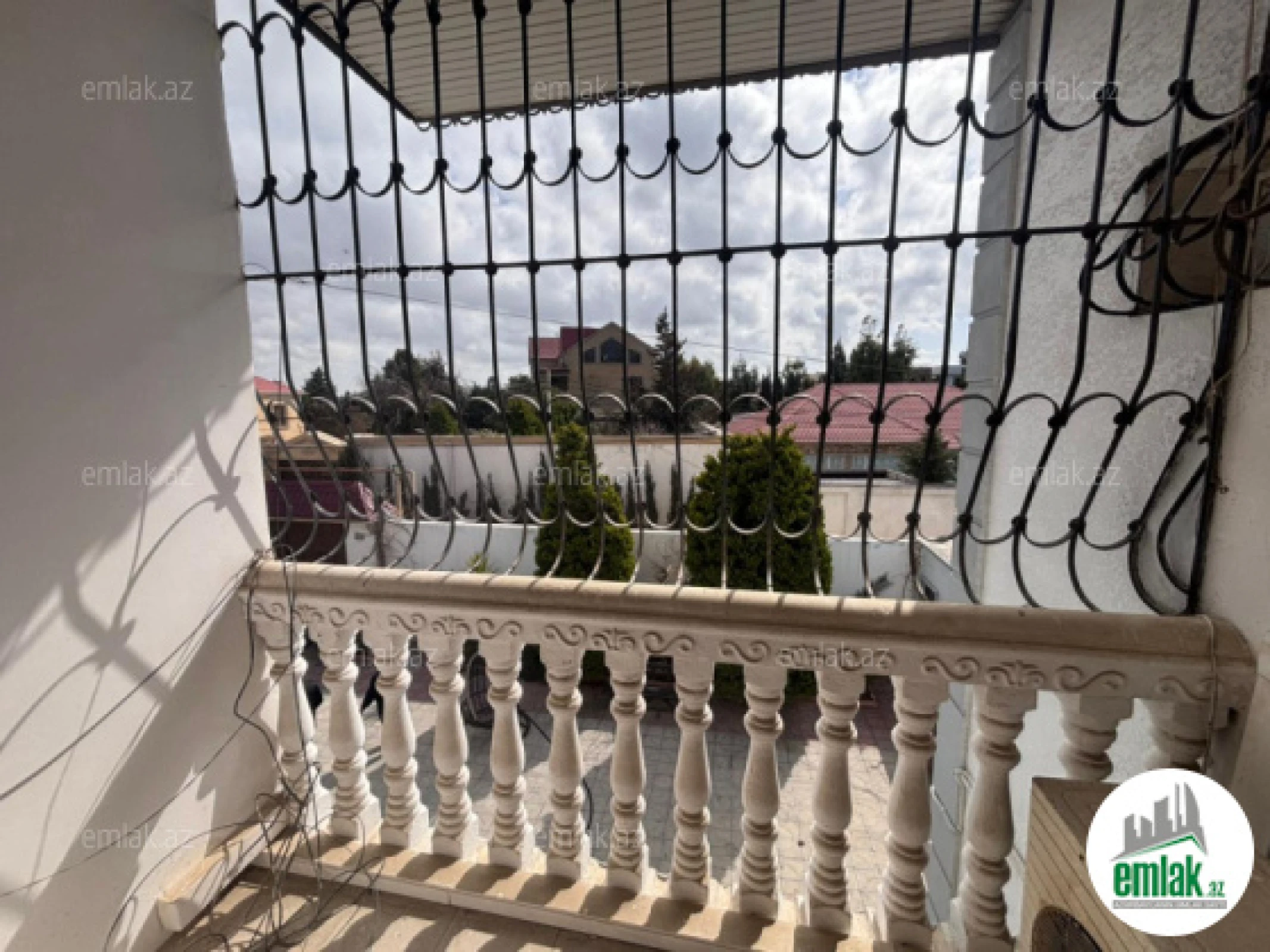 Satılır 5 otaqlı mənzil 250 m²