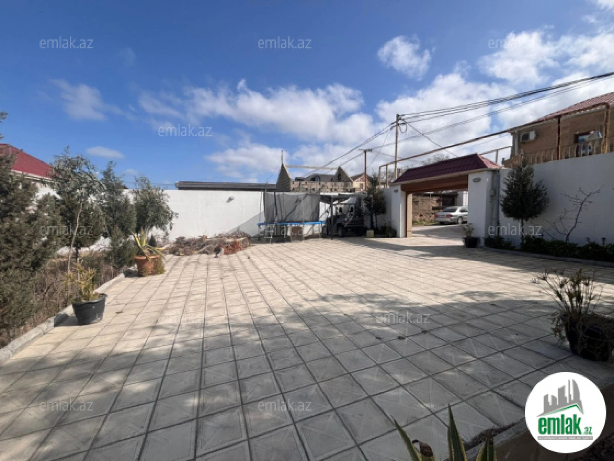 Satılır 5 otaqlı mənzil 250 m²