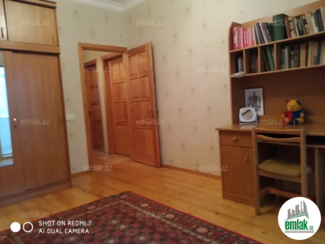 Satılır 4 otaqlı köhnə tikili 123 m²