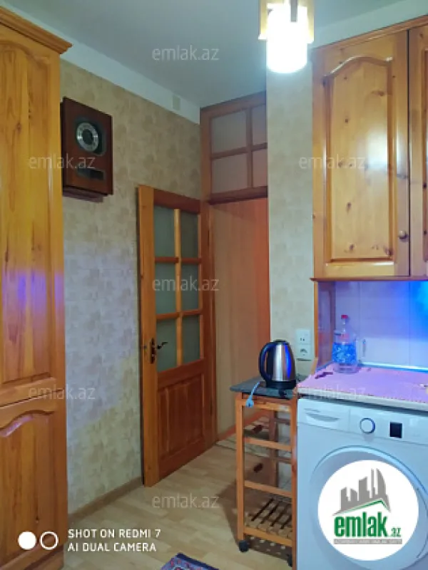 Satılır 4 otaqlı köhnə tikili 123 m²