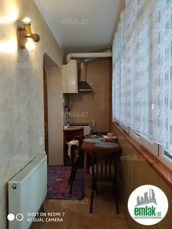 Satılır 4 otaqlı köhnə tikili 123 m²