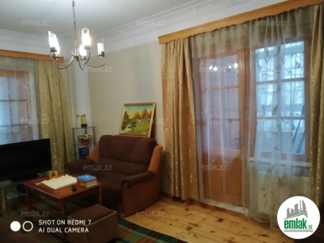 Satılır 4 otaqlı köhnə tikili 123 m²