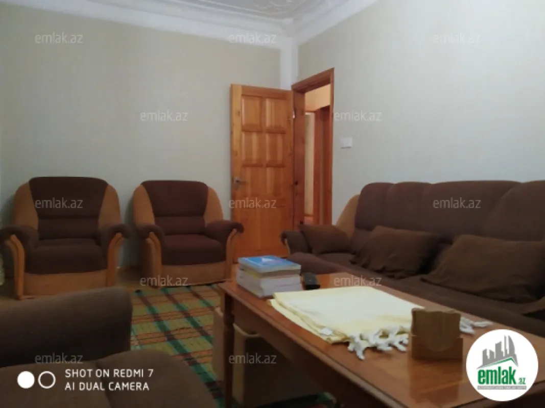 Satılır 4 otaqlı köhnə tikili 123 m²