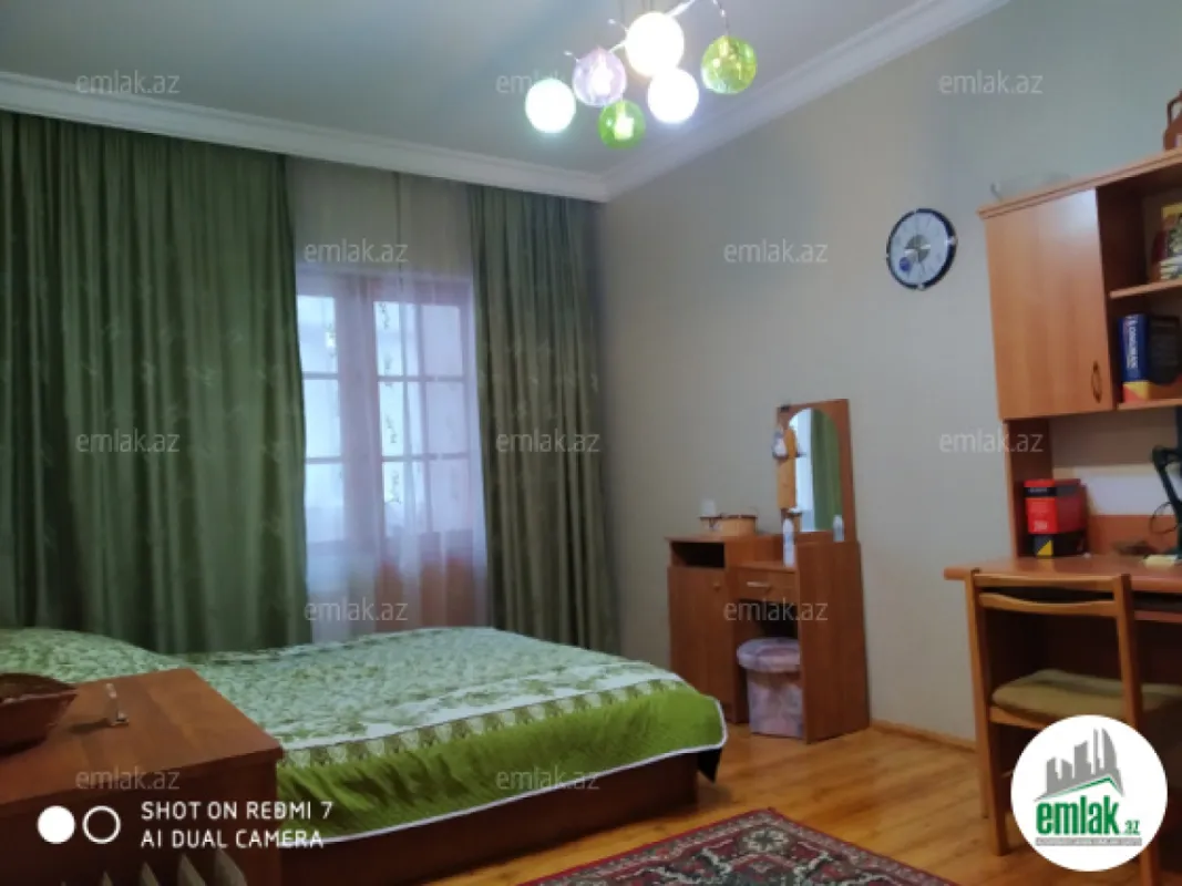 Satılır 4 otaqlı köhnə tikili 123 m²