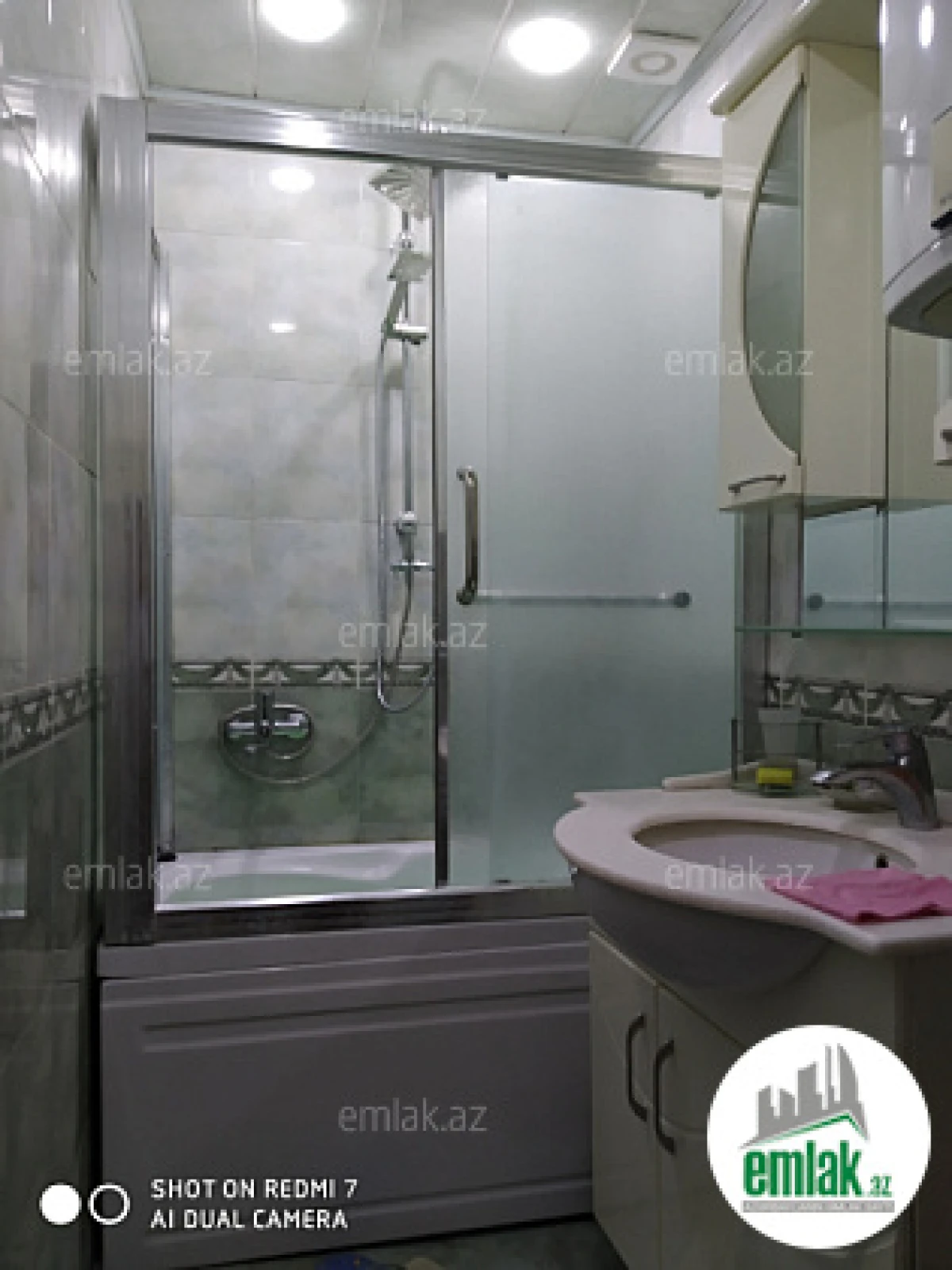 Satılır 4 otaqlı köhnə tikili 123 m²