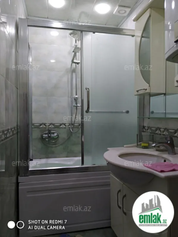 Satılır 4 otaqlı köhnə tikili 123 m²