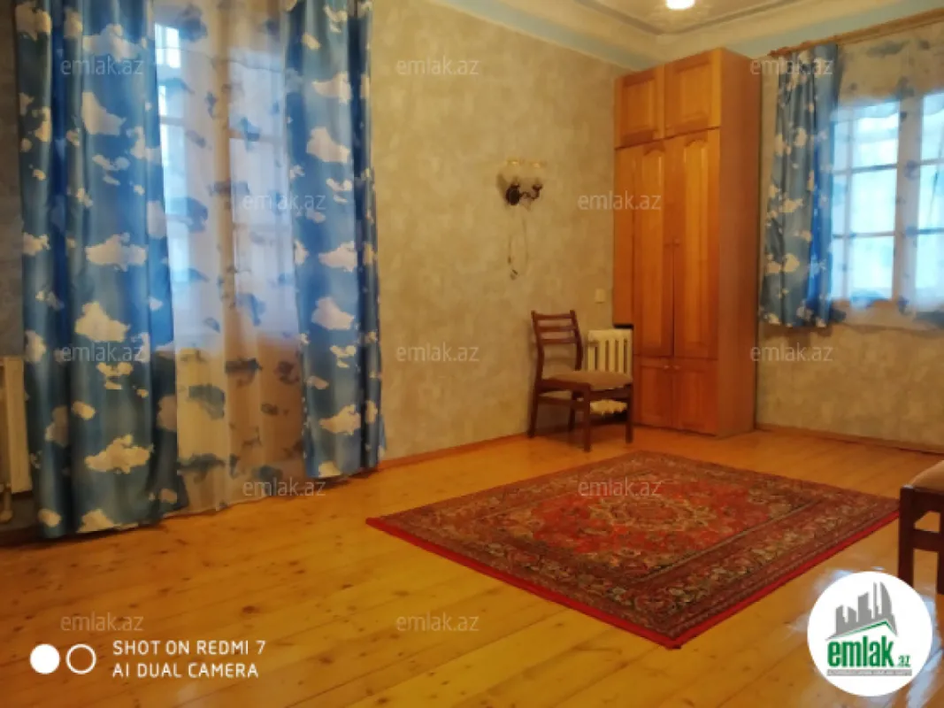 Satılır 4 otaqlı köhnə tikili 123 m²