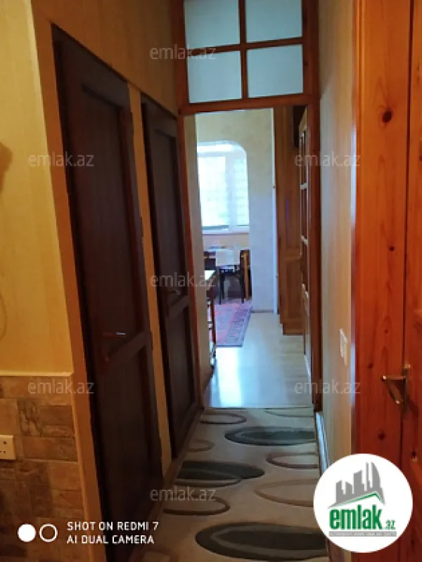 Satılır 4 otaqlı köhnə tikili 123 m²