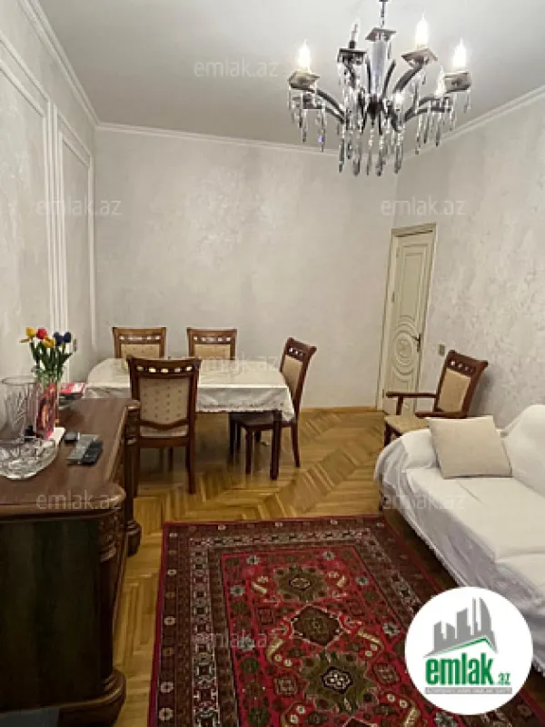 Satılır 3 otaqlı köhnə tikili 75 m²