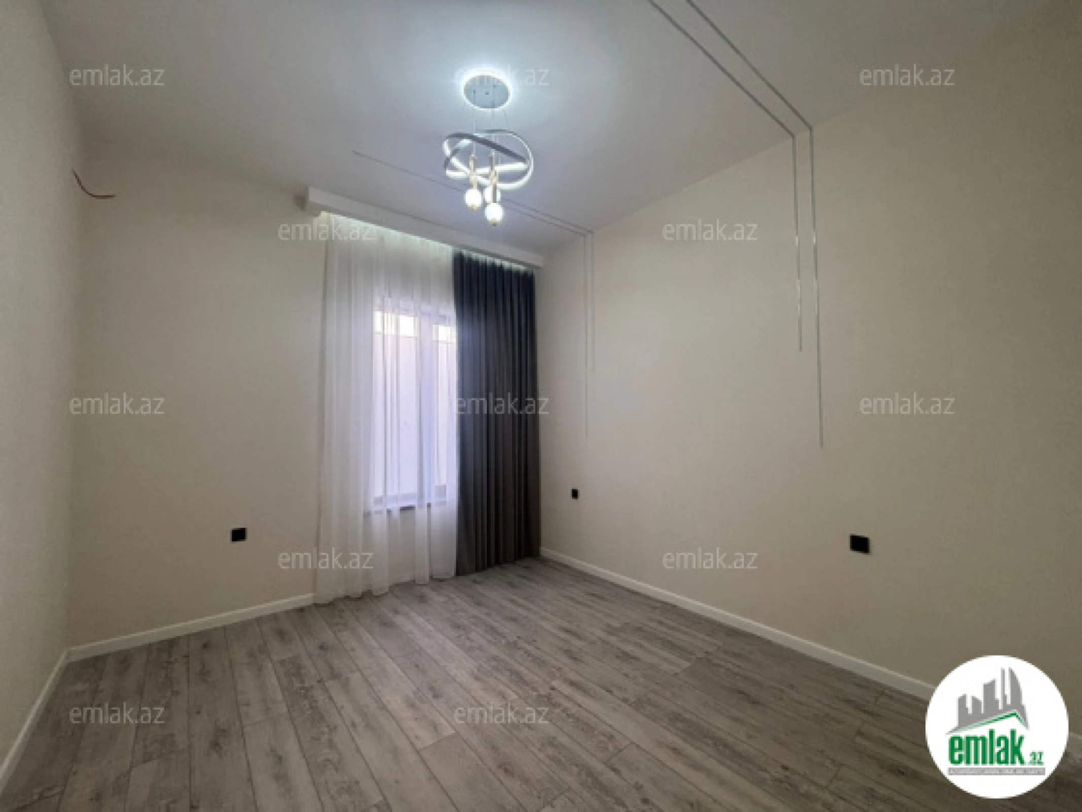 Satılır 4 otaqlı mənzil 145 m²