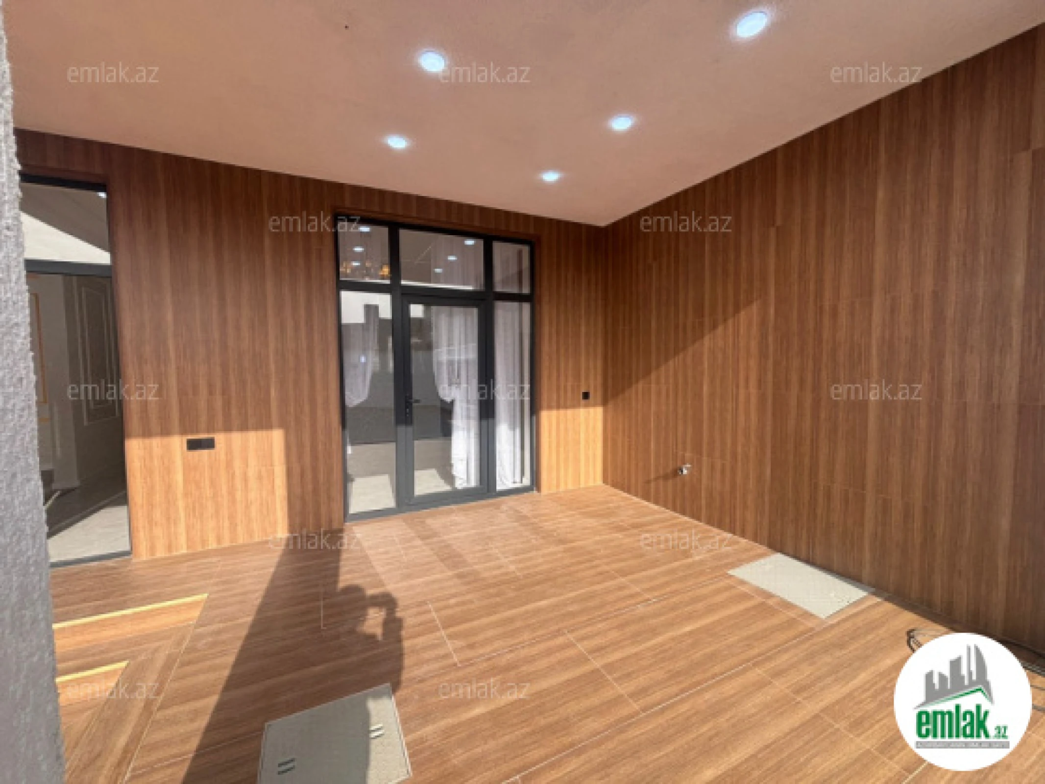 Satılır 4 otaqlı mənzil 145 m²