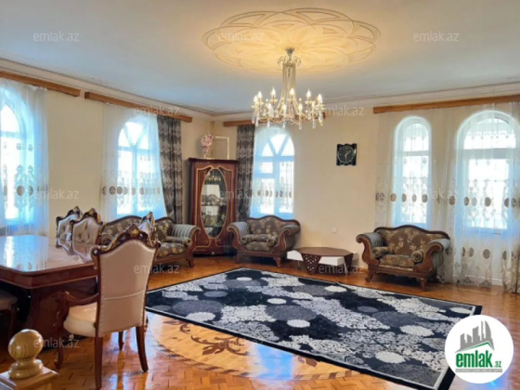 Satılır 9 otaqlı həyət evi 320 m²